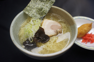 塩ラーメン(いなり寿司付き)