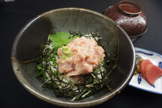 ねぎトロ丼(香物・味噌汁付き)